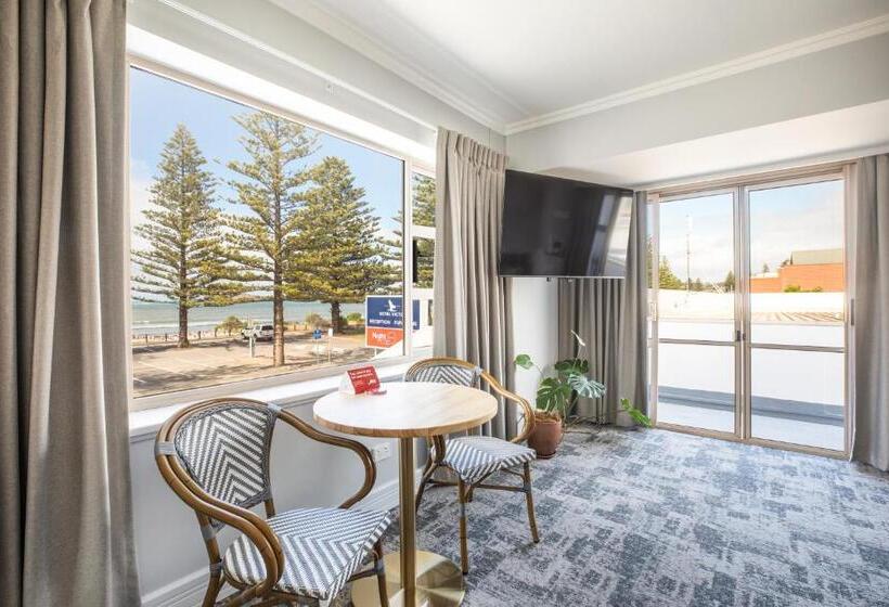 Nightcap At Hotel Victor