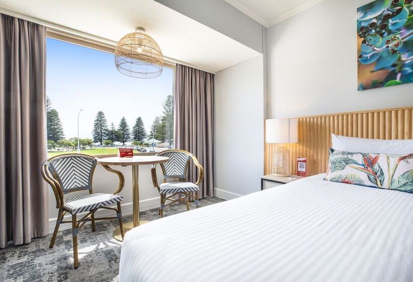 Nightcap At Hotel Victor