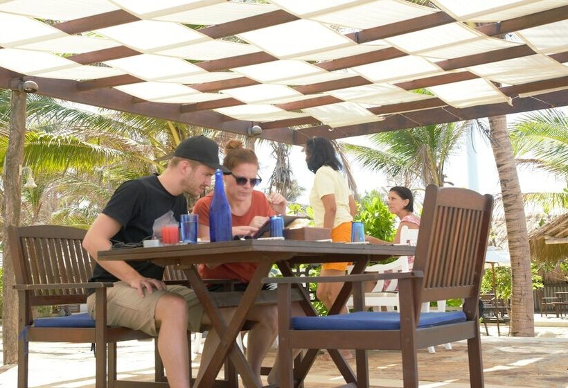 Пансион Dolphin Beach Resort