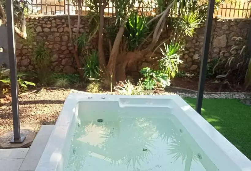 Majatalo Galagos Lodge