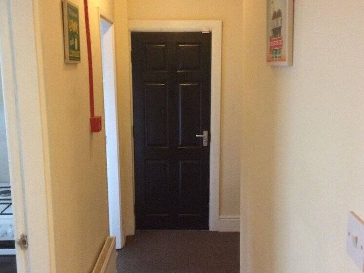 Пансион The L6 Guest Rooms