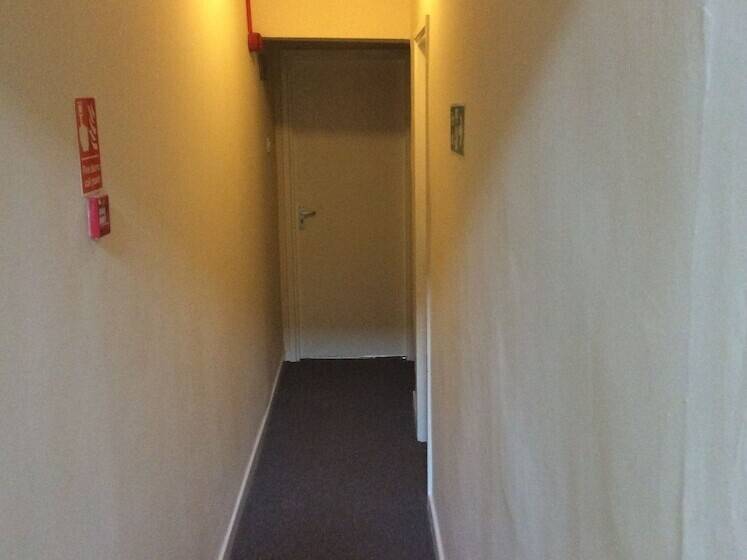 Пансион The L6 Guest Rooms