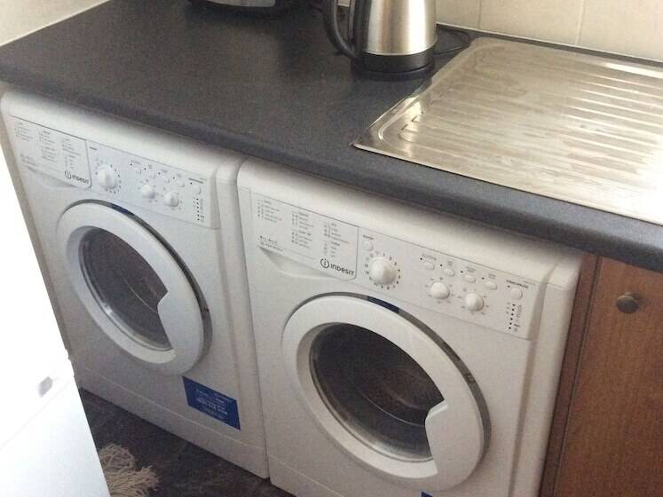 Пансион The L6 Guest Rooms