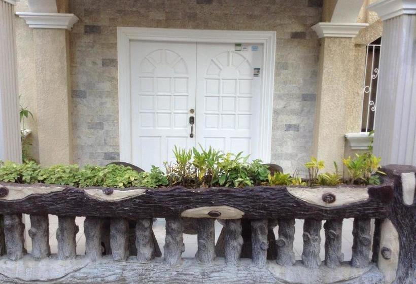 Hotelli Il Portico Boracay Beach Resort