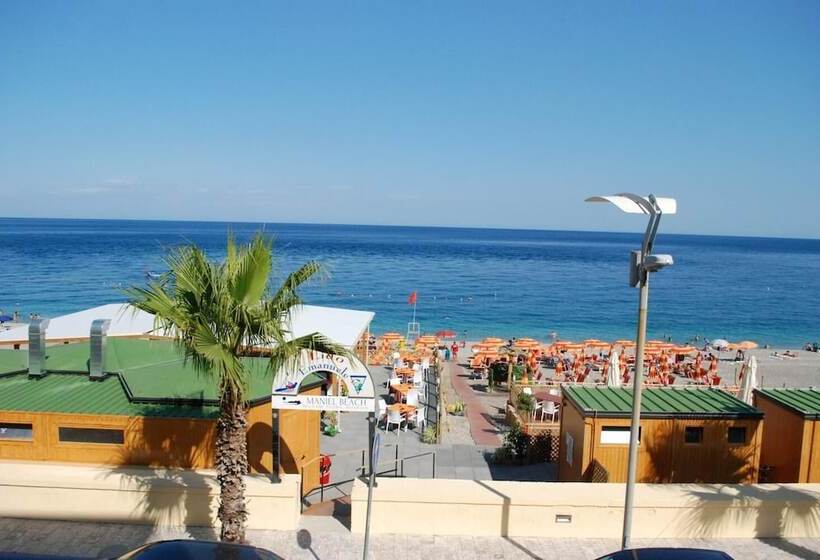 Hotel Maniel Beach