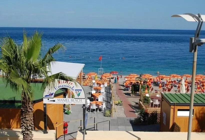 Hotelli Maniel Beach