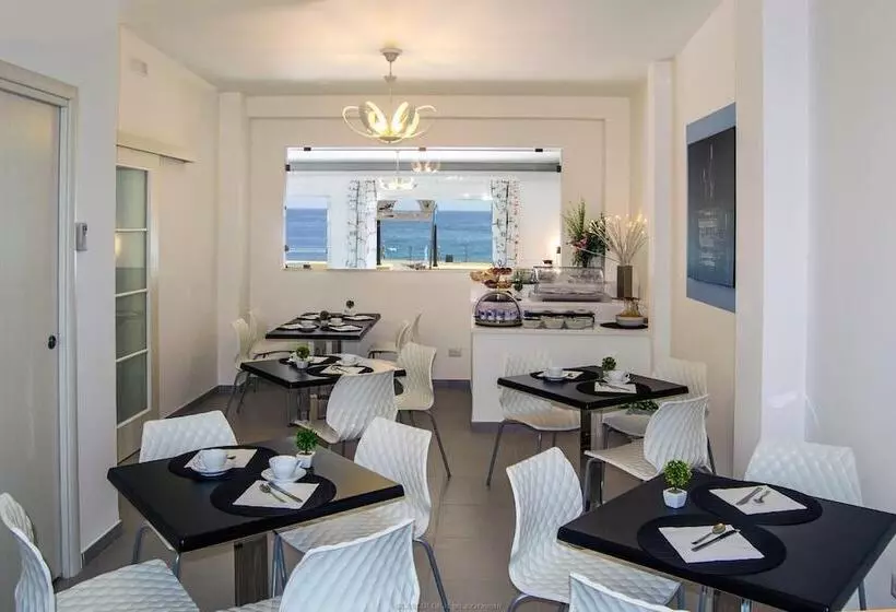 Hotelli Maniel Beach