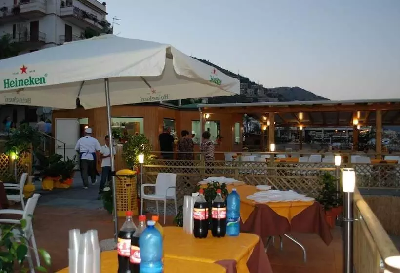 Hotelli Maniel Beach