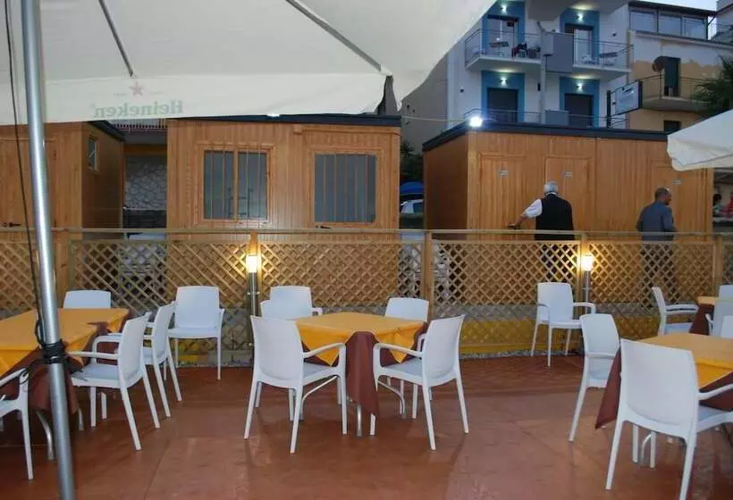 Hotelli Maniel Beach