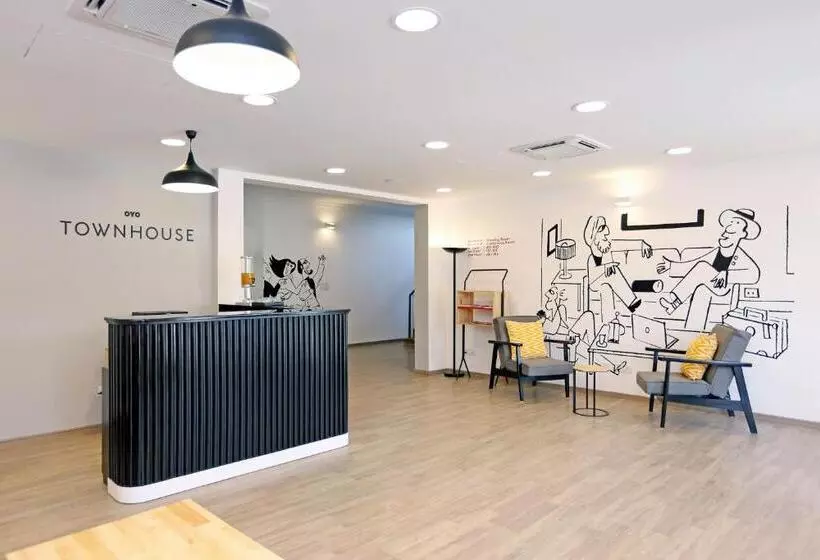 ホテル OYO Townhouse 017 HUDA City Center