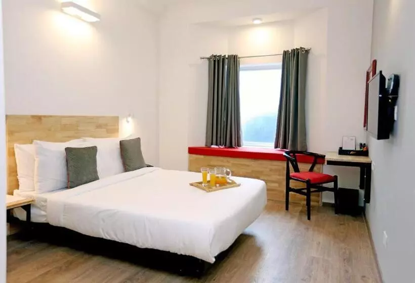 ホテル OYO Townhouse 017 HUDA City Center