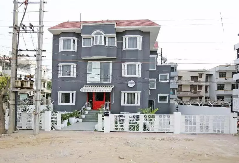 ホテル OYO Townhouse 017 HUDA City Center
