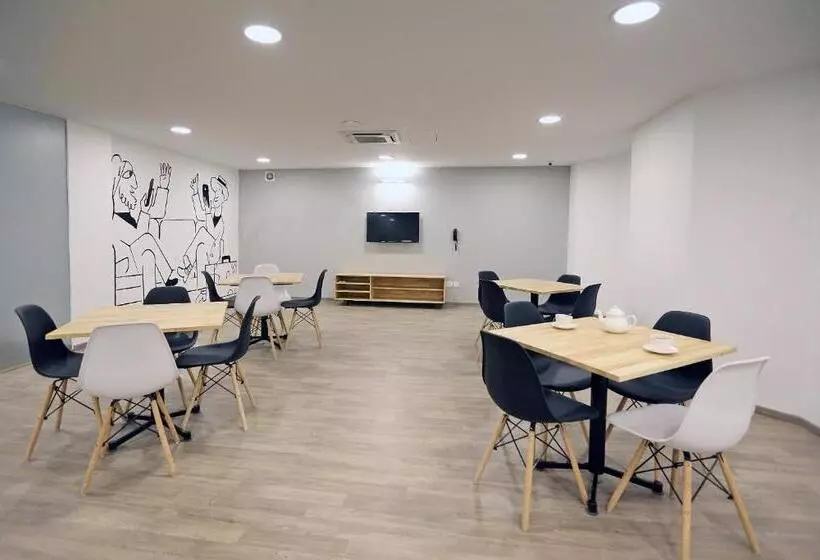 ホテル OYO Townhouse 017 HUDA City Center