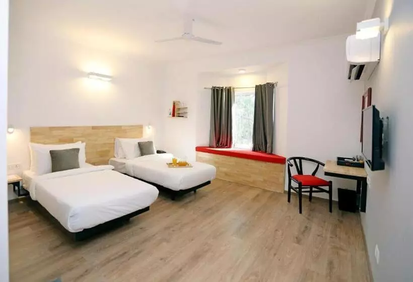 ホテル OYO Townhouse 017 HUDA City Center