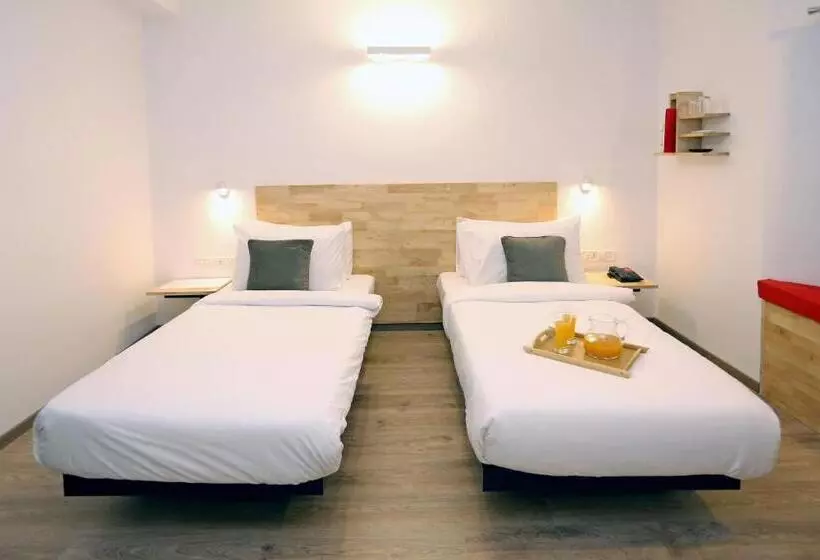 ホテル OYO Townhouse 017 HUDA City Center