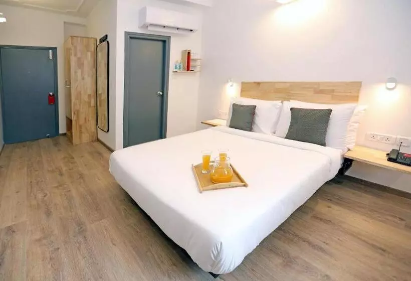 ホテル OYO Townhouse 017 HUDA City Center