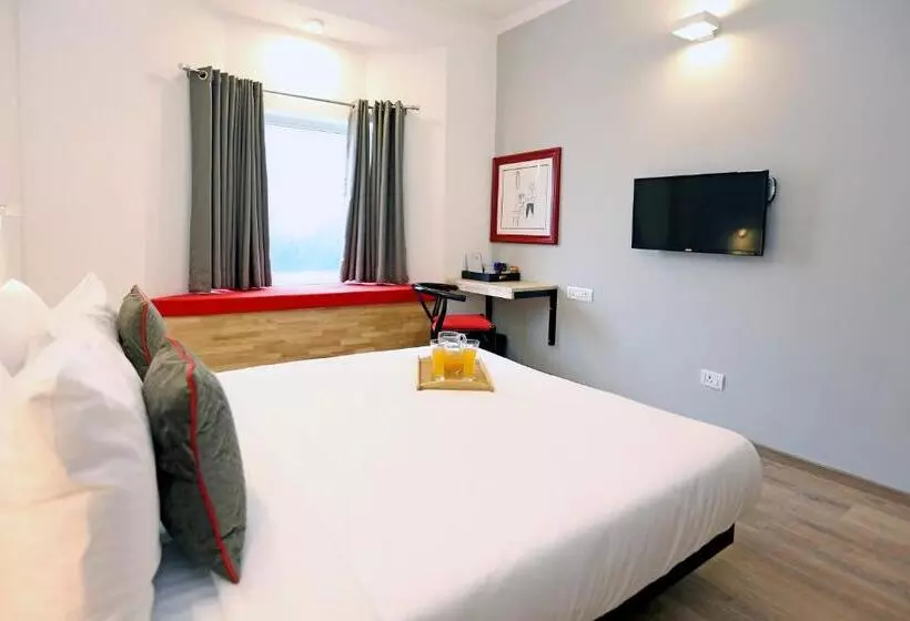 ホテル OYO Townhouse 017 HUDA City Center