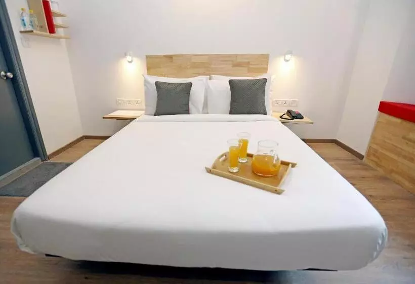 ホテル OYO Townhouse 017 HUDA City Center