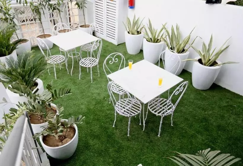 ホテル OYO Townhouse 017 HUDA City Center
