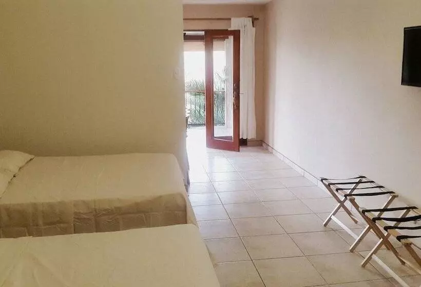 هتل Palmeras Carrillo Beach