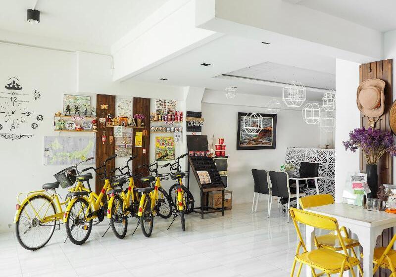 Отель The Private