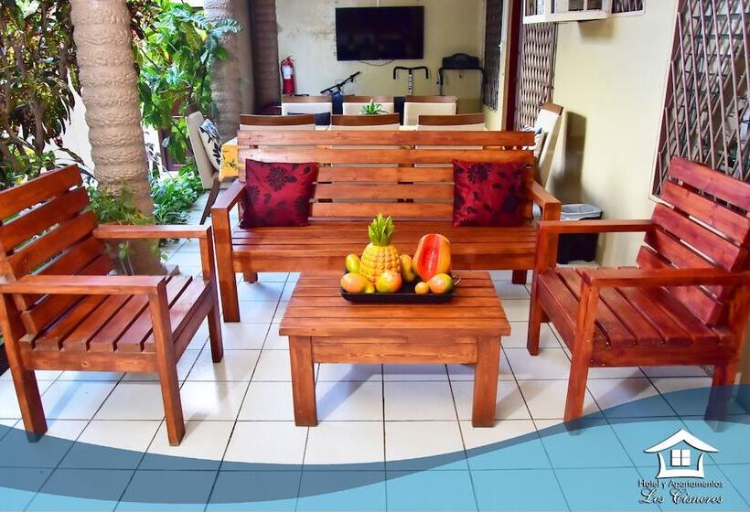 هتل Y Apartments Los Cisneros