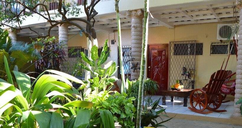 هتل Y Apartments Los Cisneros