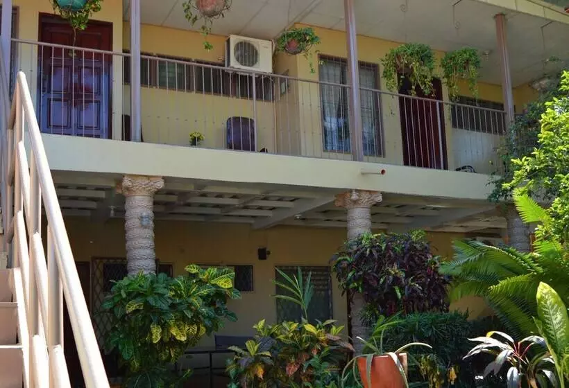 هتل Y Apartments Los Cisneros