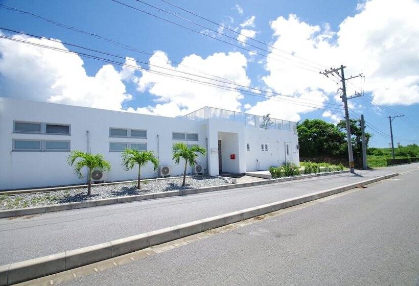 Majatalo Umioto ウミオト 夫婦 カップル 女性一人旅に大人気のナイトプール付き ゲストハウス 宮古島