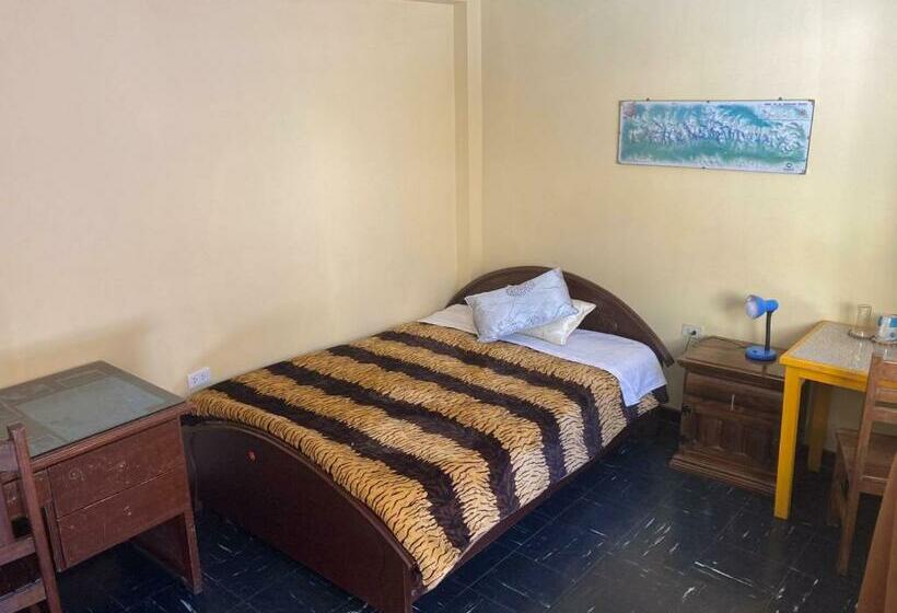 הוסטל Cayesh Guest House