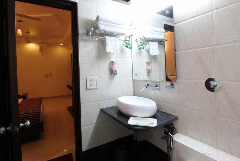 Hotel Trimrooms Shipra @ New Delhi Railway Station