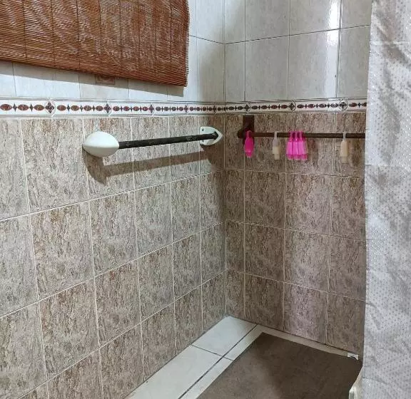 تختخواب و صبحانه Budget Hostel Guatemala