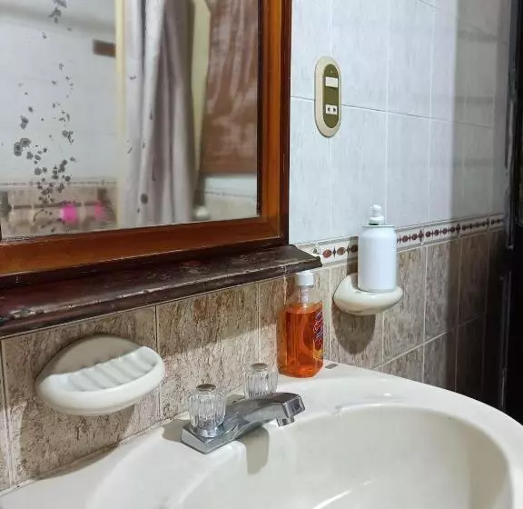 تختخواب و صبحانه Budget Hostel Guatemala