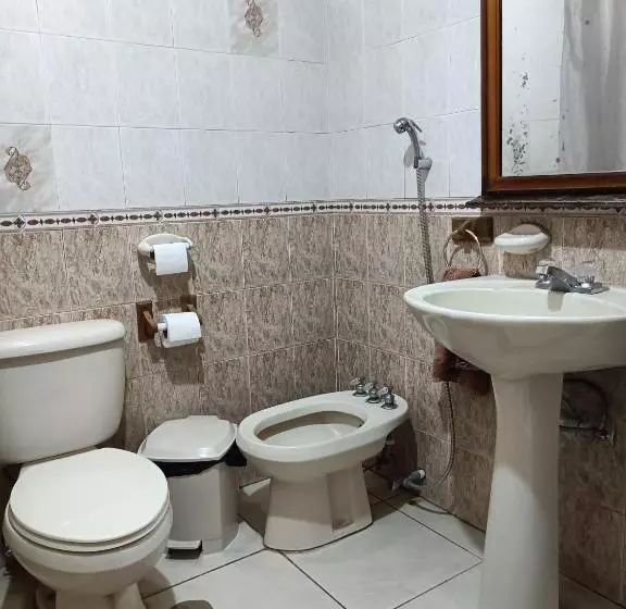 تختخواب و صبحانه Budget Hostel Guatemala