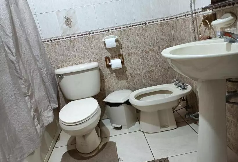 تختخواب و صبحانه Budget Hostel Guatemala