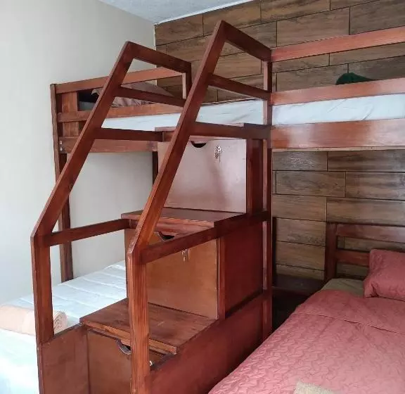 تختخواب و صبحانه Budget Hostel Guatemala