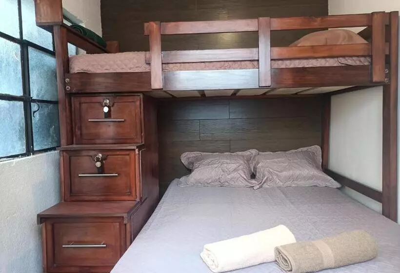 تختخواب و صبحانه Budget Hostel Guatemala