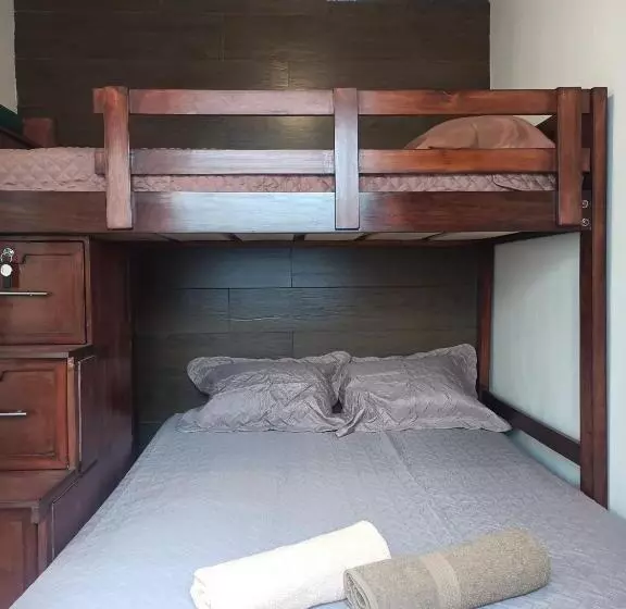 تختخواب و صبحانه Budget Hostel Guatemala