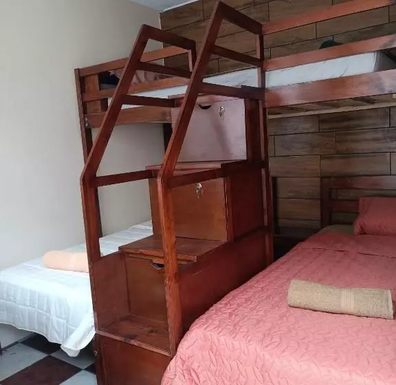 تختخواب و صبحانه Budget Hostel Guatemala