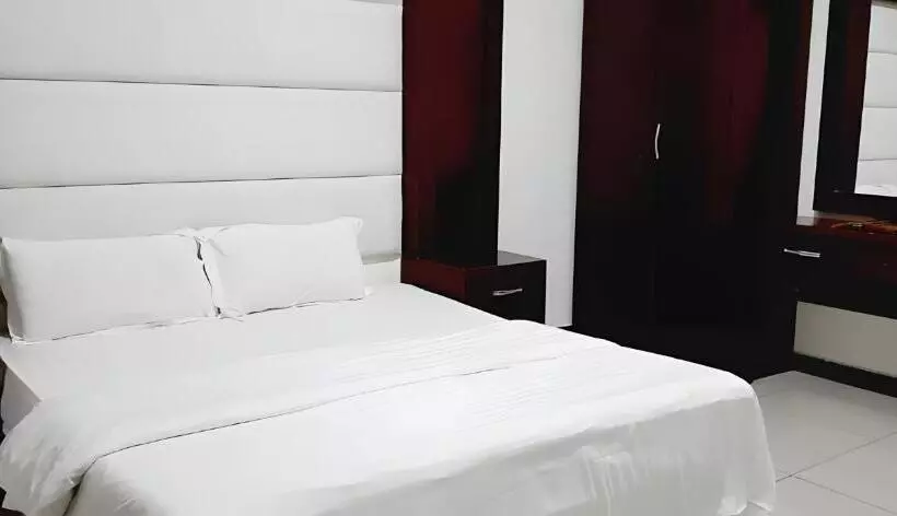 Hotelli Ahlin Suites 3