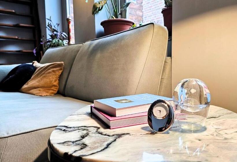 پانسیون The Kooch House 1.4