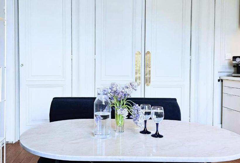 پانسیون The Kooch House 1.4