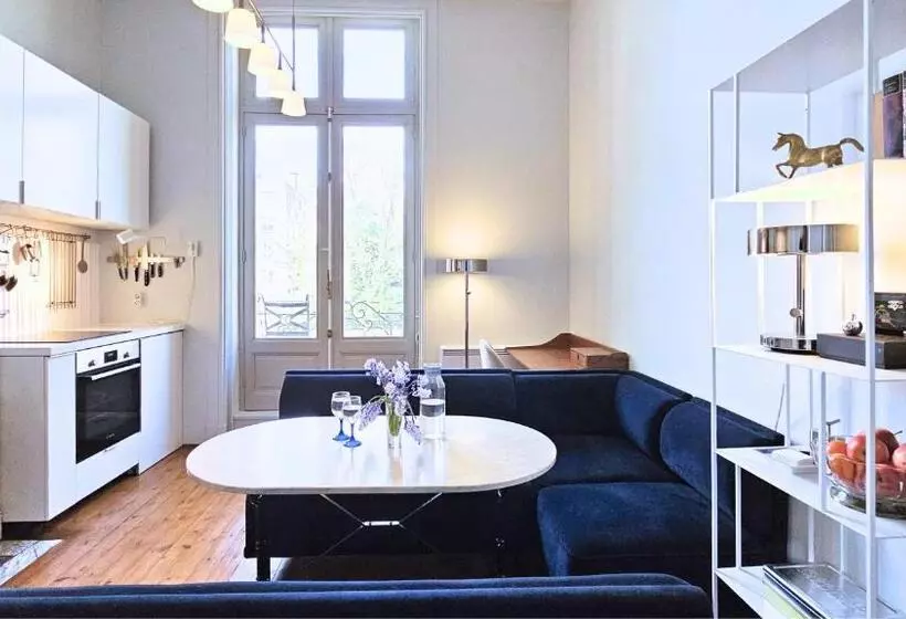 ペンション The Kooch House 1.4