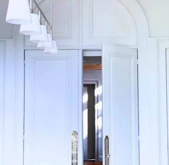 ペンション The Kooch House 1.4