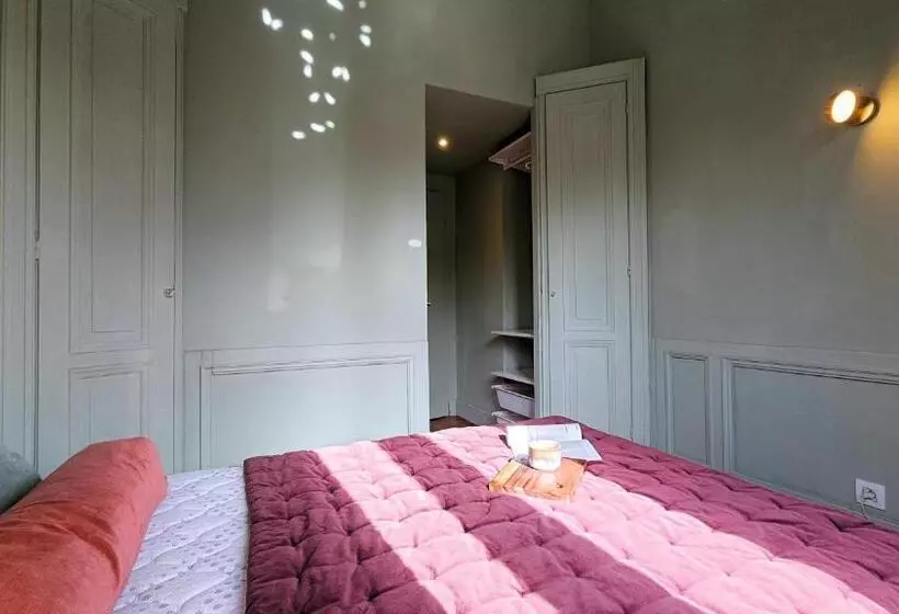 ペンション The Kooch House 1.4