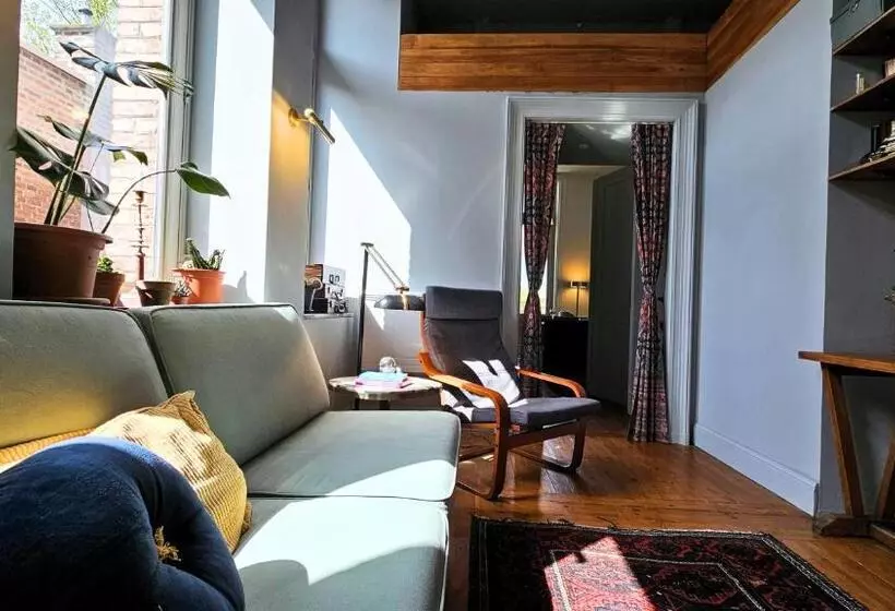 ペンション The Kooch House 1.4