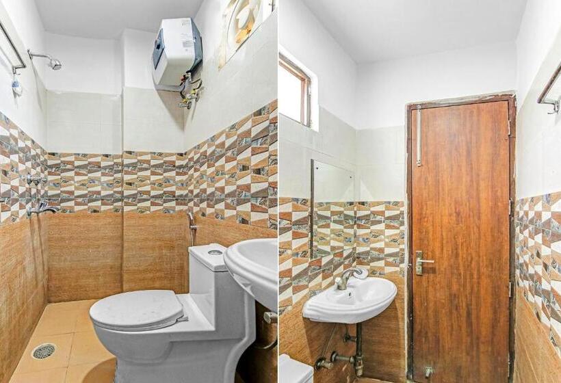 Otel Oyo Flagship 81375  Couple Friendly