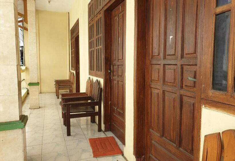 Hotel Spot On 92620 Syfa Kost