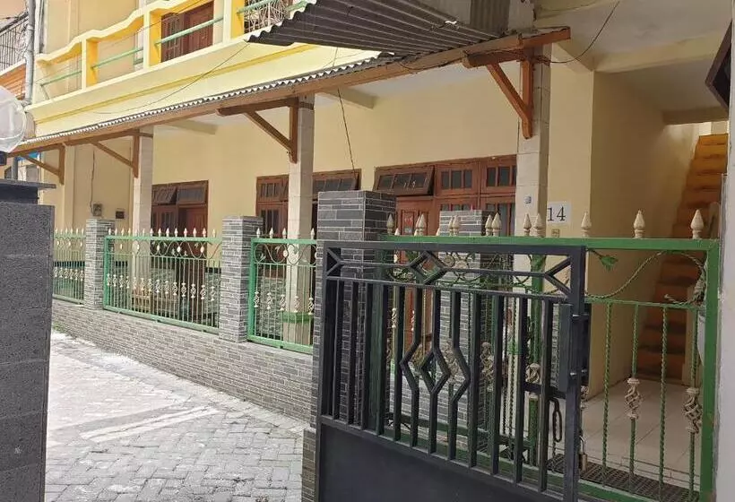 Hotel Spot On 92620 Syfa Kost