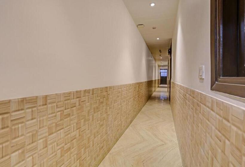 Collection O 81384 Hotel Silver